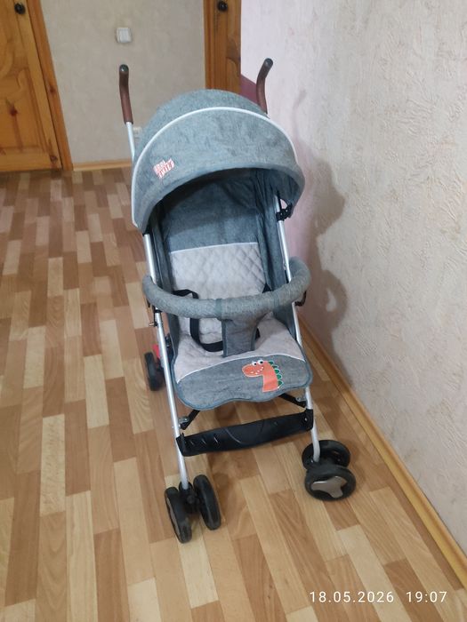 Продам новую детскую прогулочную коляску