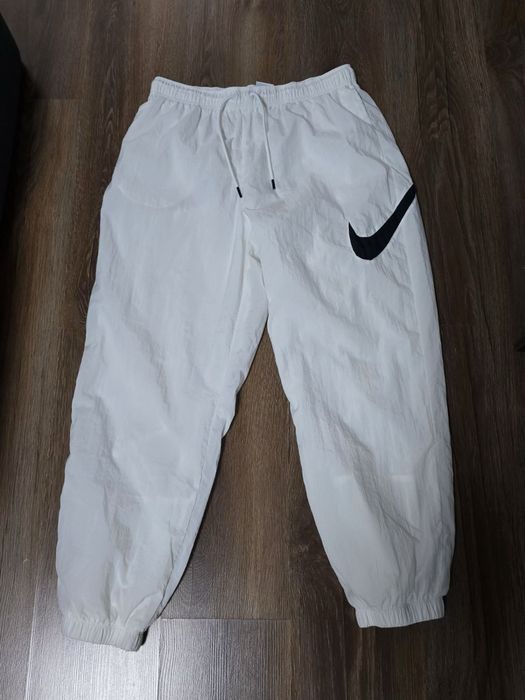 ново Nike шушляк бяло L