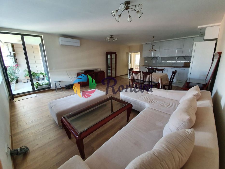 Тристаен луксозен Център!