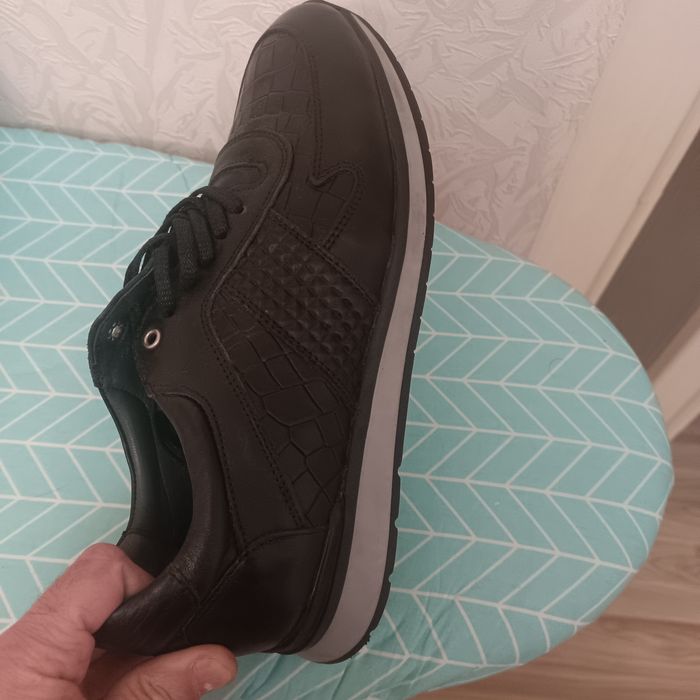 Мужские кожаные кросовки 40 размер