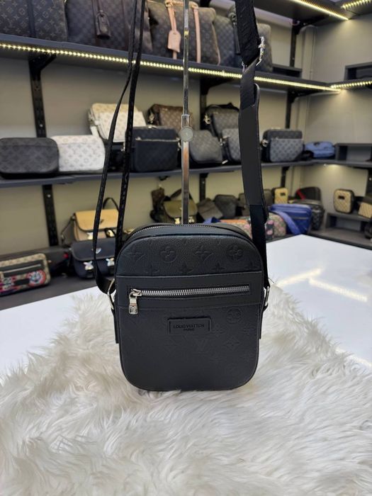 Louis Vuitton чанта;