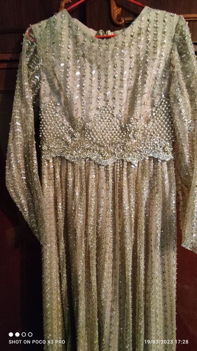 Ayollar kiyimi sotiladi