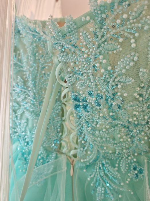 Бална къса бутикова рокля .