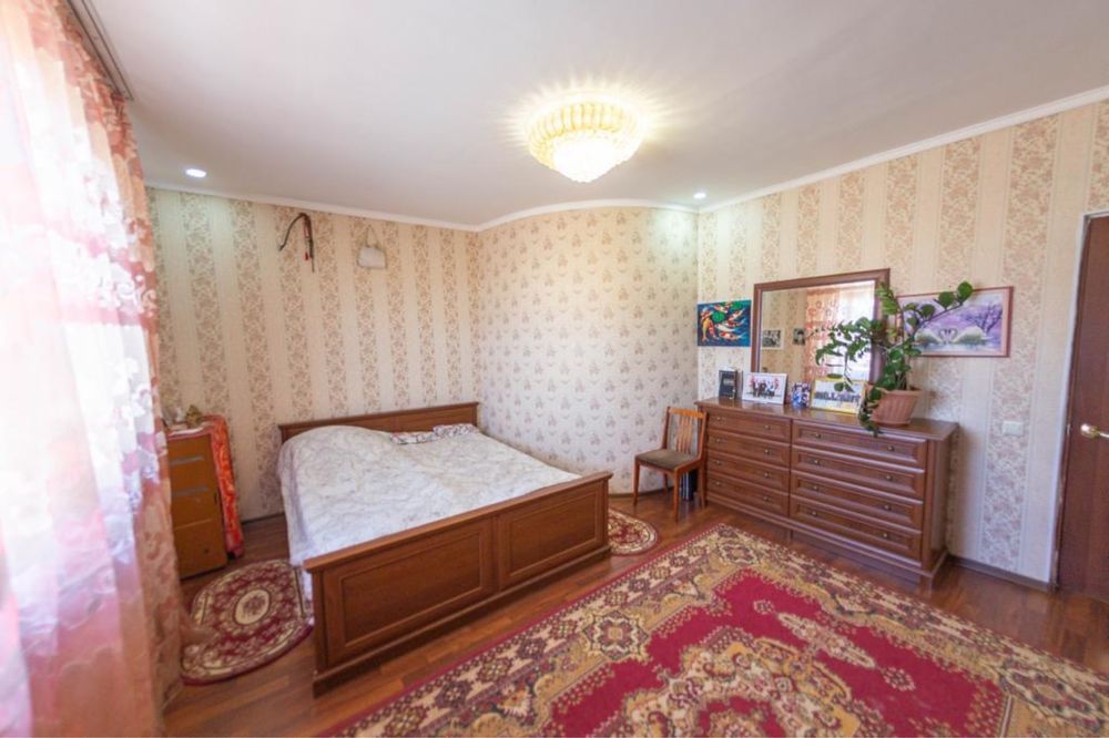 Двухспальная кровать