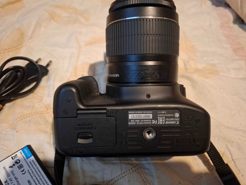 Фотоапарат Canon 4000D с обектив 18-55мм 1:3,5-5,6 III