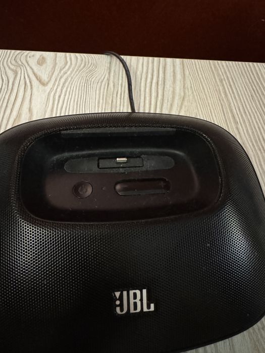 Колонка JBL для iPhone (подставка)