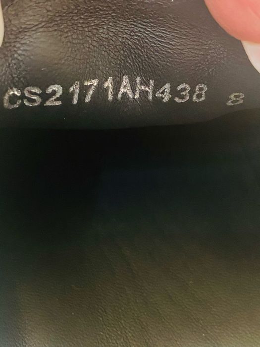 Dolce Gabbana numarul 42,5