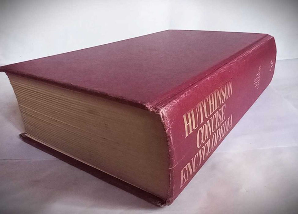 Enciclopedia concisă Hutchinson, 1989, 1026 pagini, 17.500 de termeni