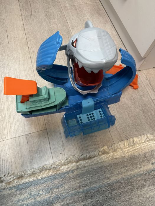 Продам 5 треков hot wheels