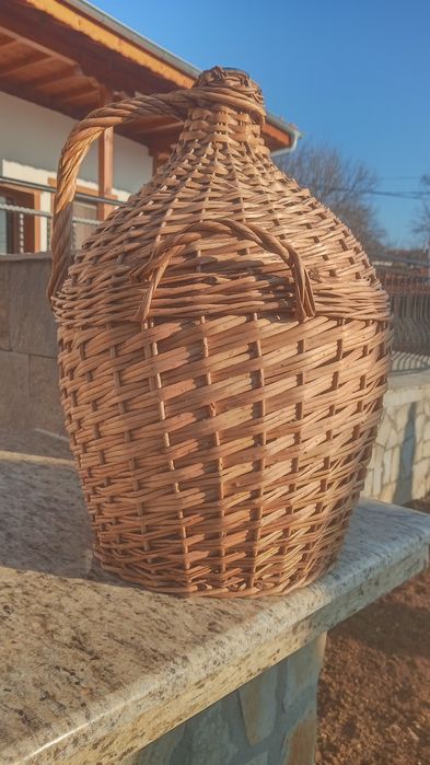 Плетени кошници..Верига за огнище . Плетени дамаджани.