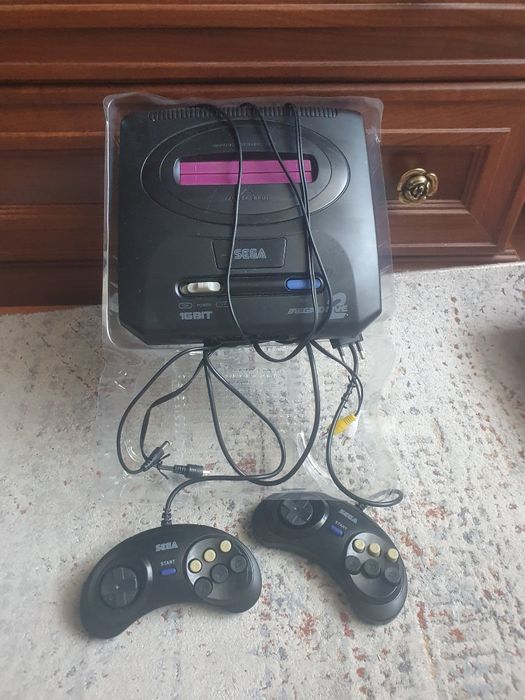 Продам игровую приставку Sega