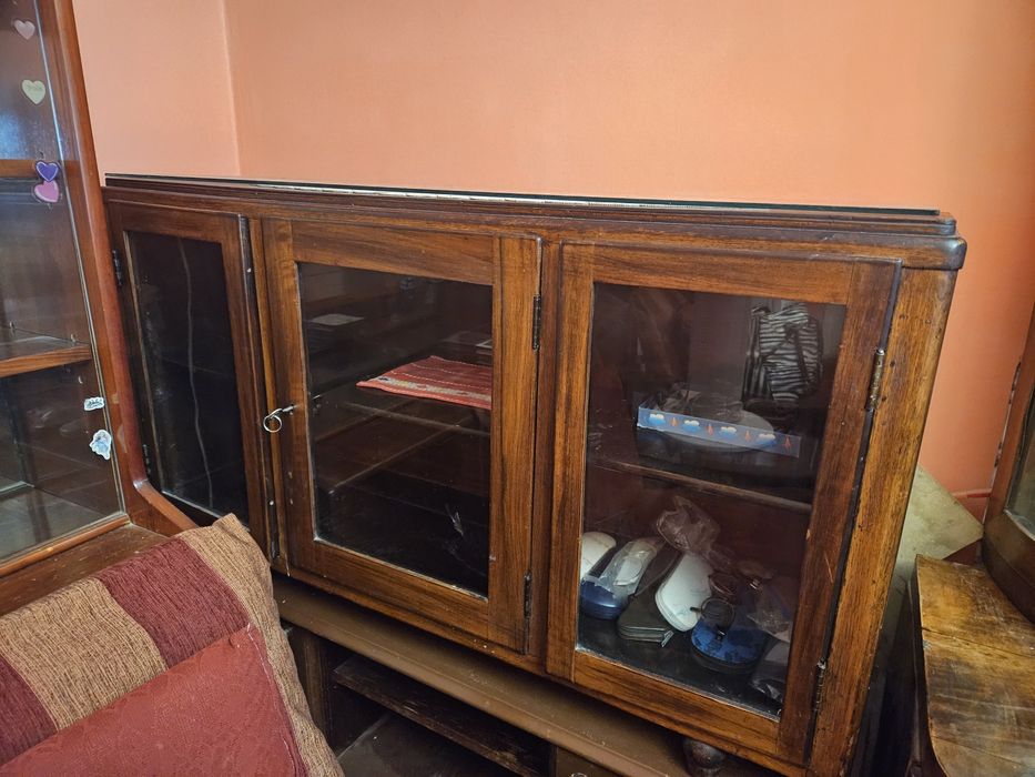 Vitrina/ comoda  din lemn