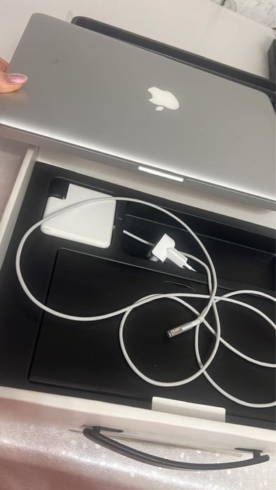 Продаю Макбук (Macbook)