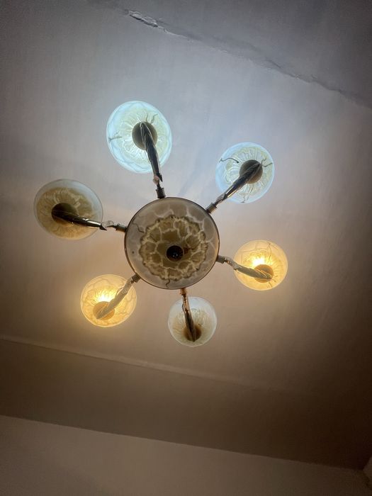 Продам люстру срочно