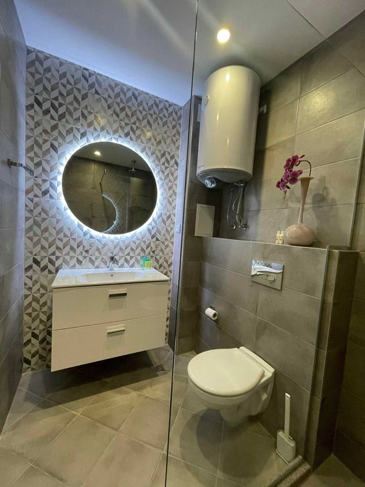 Продава се Двустаен апартамент в Варна, Изгрев - 63 кв.м за 2950 €/кв.м - Снимка #3