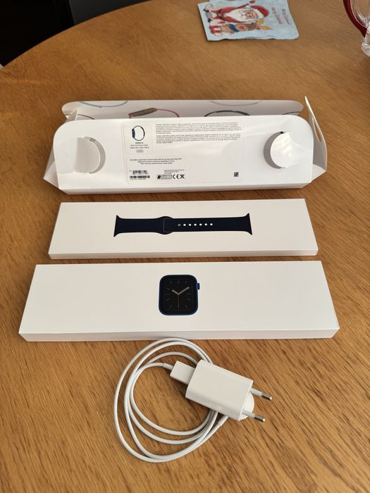 Apple Watch Series 6, Smart watch