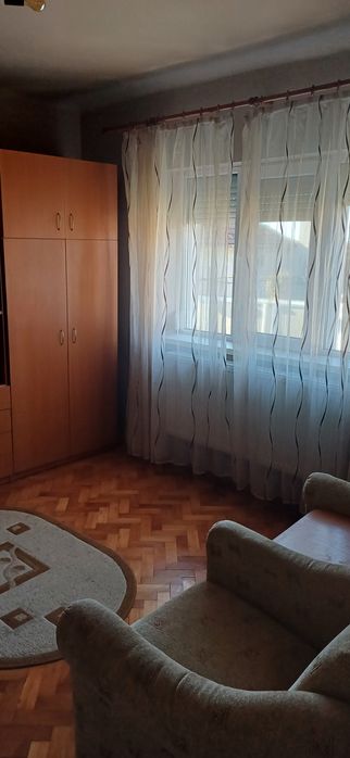 Vând casa mobilată utilata