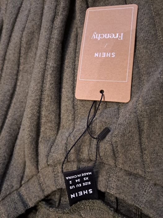 Чисто нов комплект на Shein за момиче