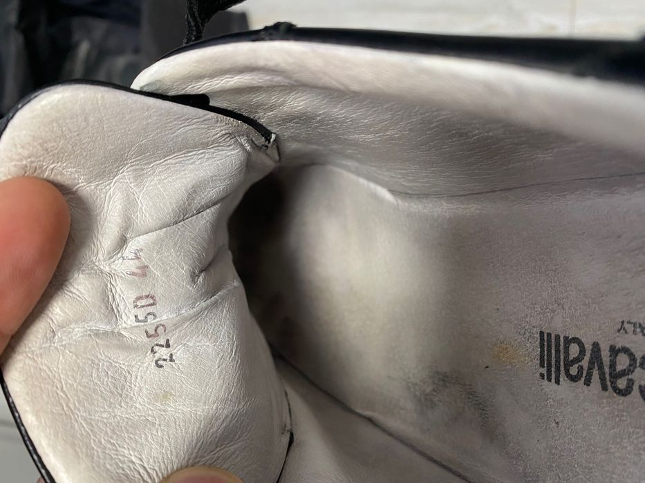 Продавам обувки Roberto Cavalli