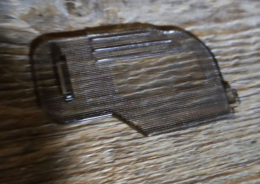 Крышка игольной пластины...