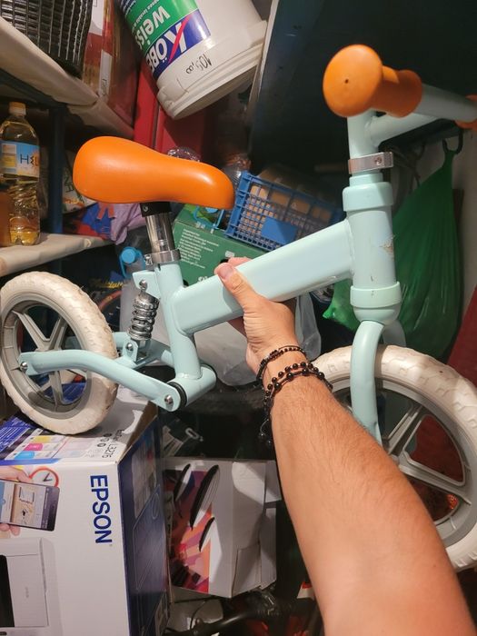 Bicicleta de echilibru cu suspensie