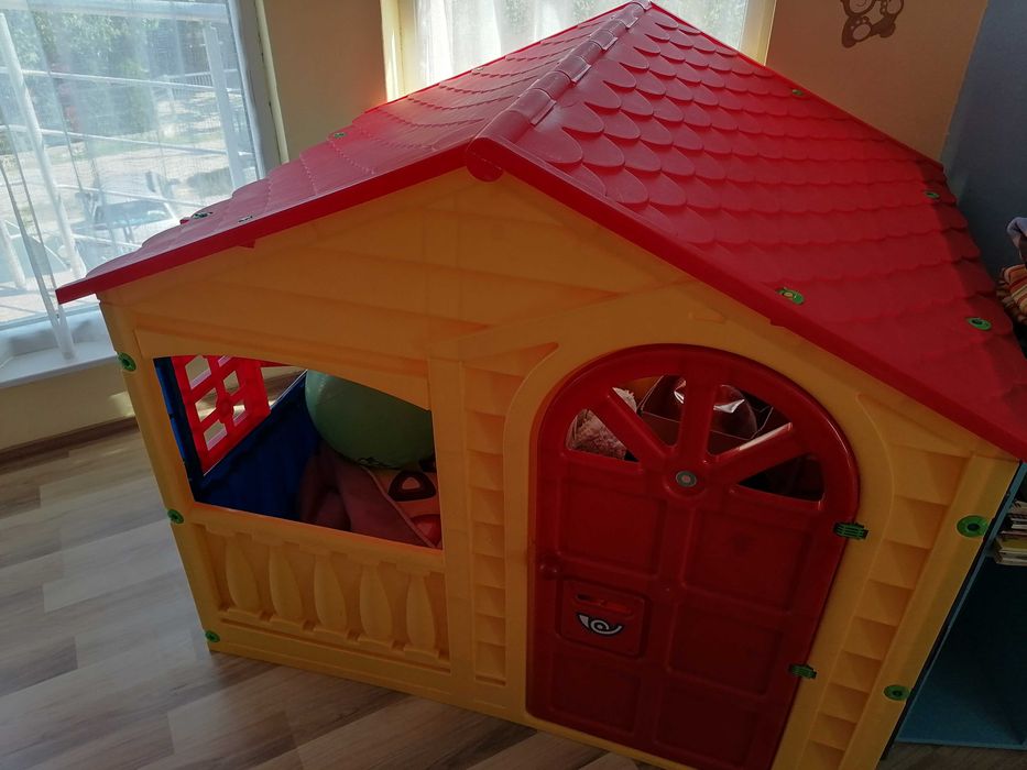 Детска пластмасова къщичка