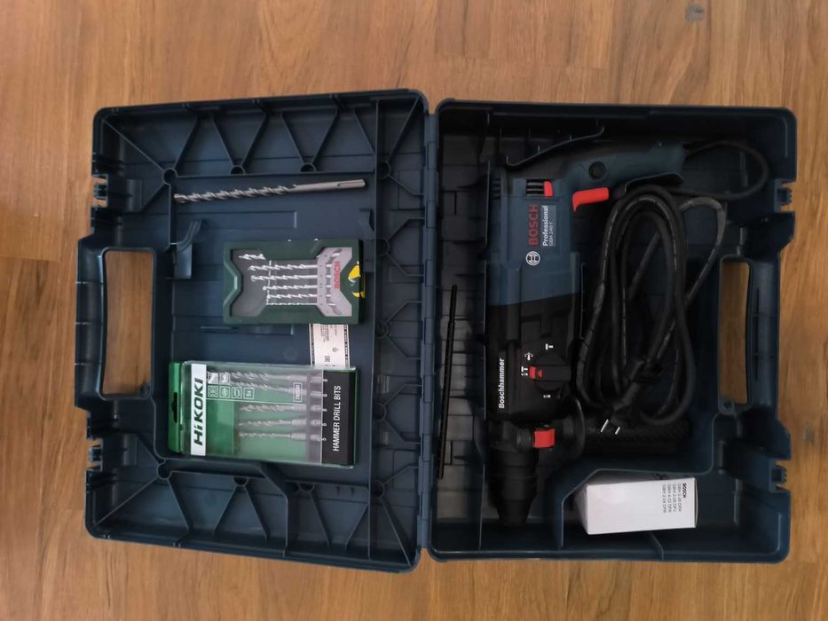 Închiriez mașină de găurit Bosch Professional cu percuție