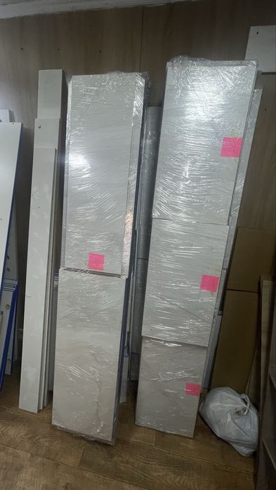 Продаю витрины срочно