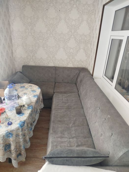 Ugalok divan kuxiniy