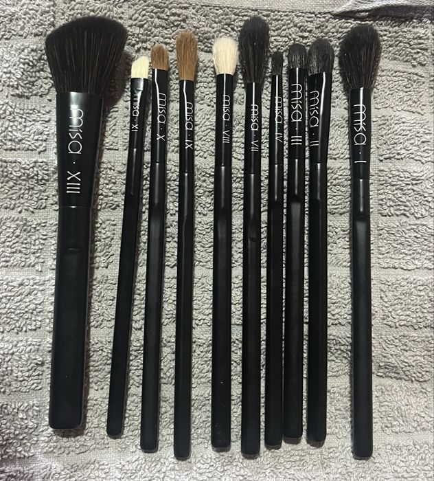 Set pensule profesionale makeup Misa by Iuliana Sandu – 10 bucăți