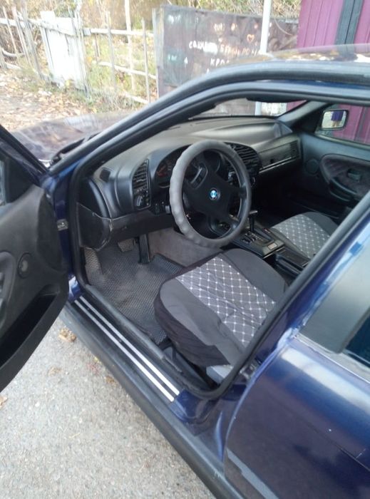 Продам BMW 320 объем 2 л