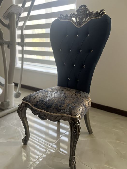 Диван  четыре кресла, стулья 12 шт