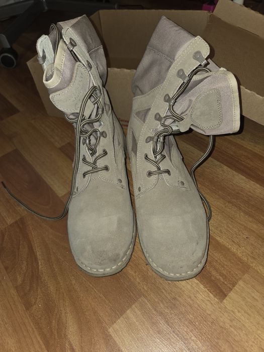 Vand bocanci militari de vara nepurtati