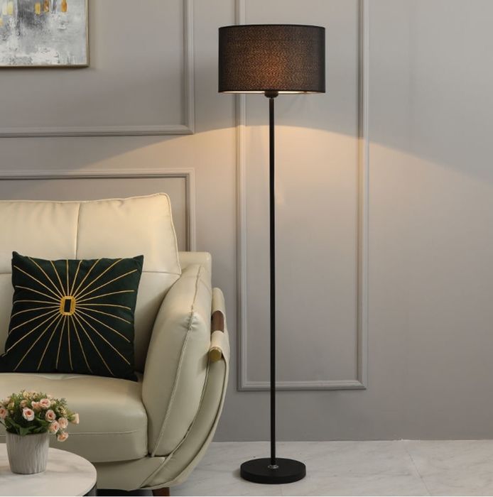 Напольная черная лампа Nova