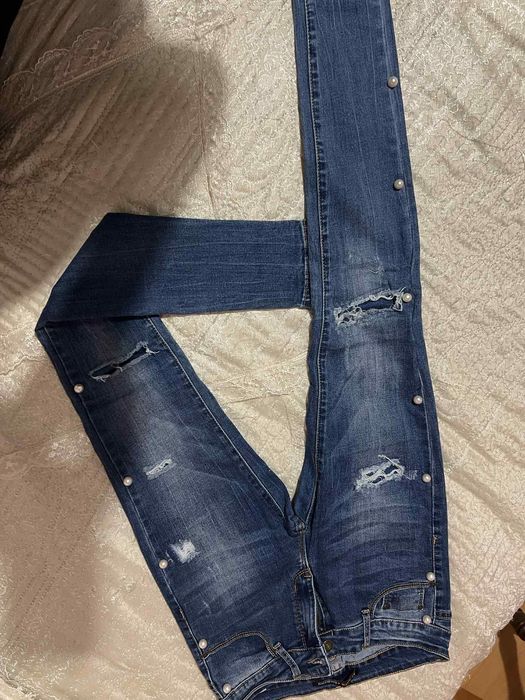 Тъмни дънки с перли