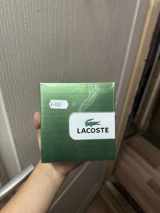 Lacoste essential