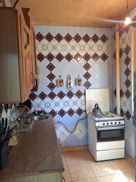 Продается квартира Мирзо Улугбек 3-х комнатная, 2 этаж, 4 этажный дом