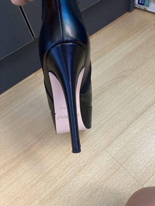 Боти с висок ток