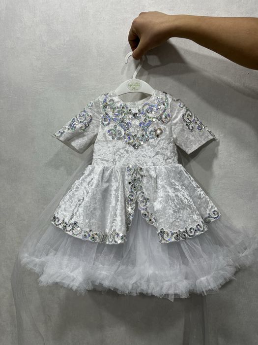 Продам или сдам на прокат платье на годик