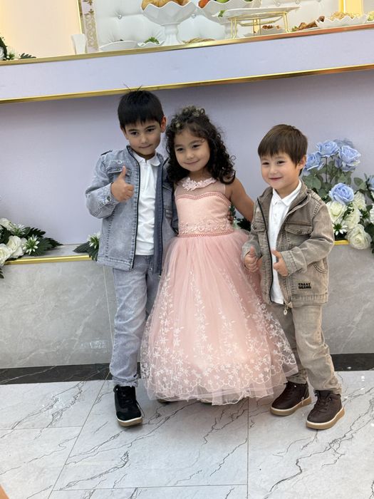 Продам платье 2,3,4 годика