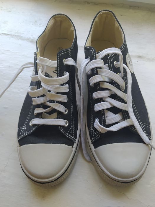 Продам кеды 42 размера