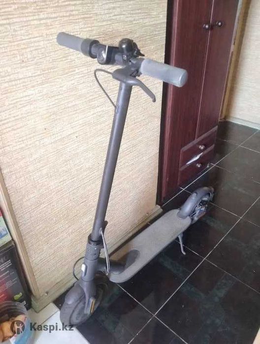 Электросамокат Xiaomi Mi Electric Scooter Essential