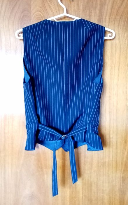 Дамски костюм с дълъг блейзър, елек и панталон