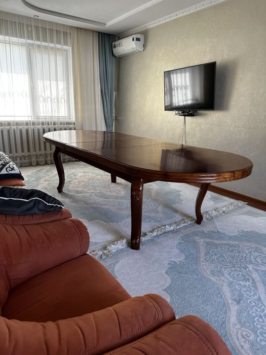 Стол для приема гостей