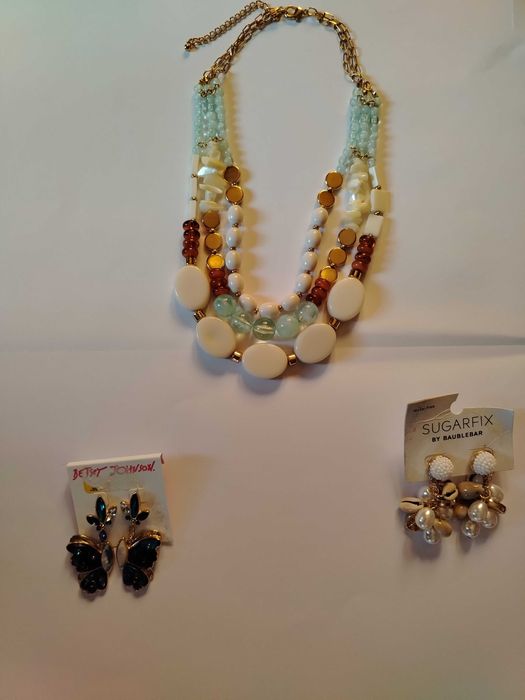 Бижута обеци и колие