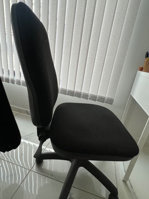 Запазен офис стол