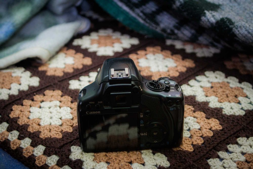 Aparat foto Canon 450d body defect cu obiectiv .