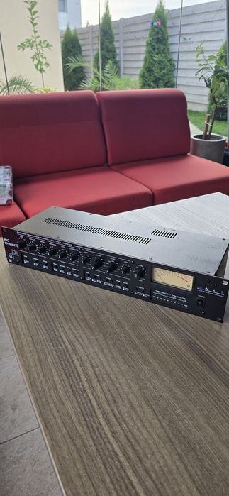 Preamplificator microfon  ART Pro Channel pe lampi