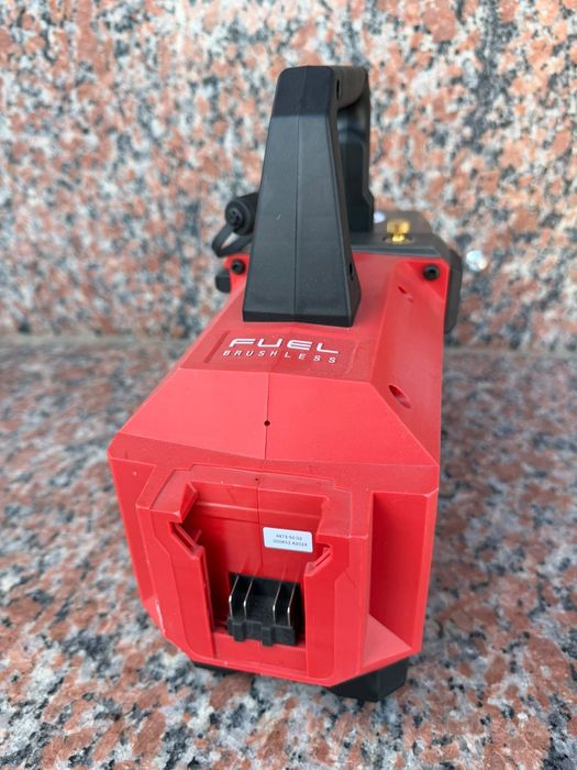 Milwaukee pompa de vacum pe acumulator