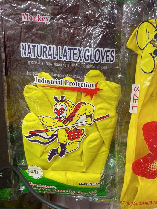 Перчаток малина и перчатки с мехом